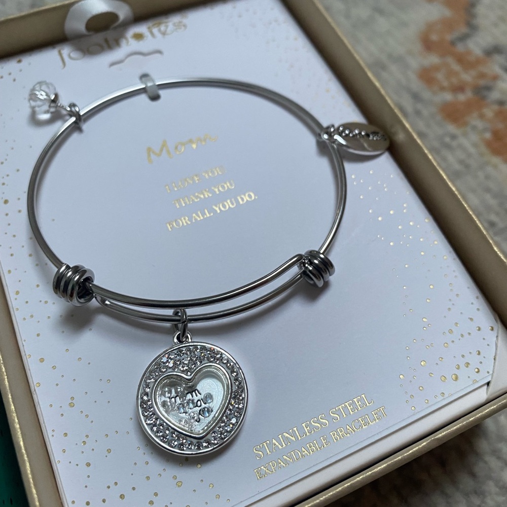 NWT footnotes “Mom i love you” bracelet